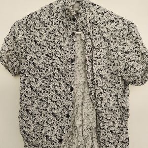 XSmall short sleeve button down pattern shirt